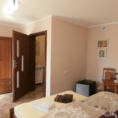 Pokoje Goscinne - Noclegi Charzykowy Exterior foto