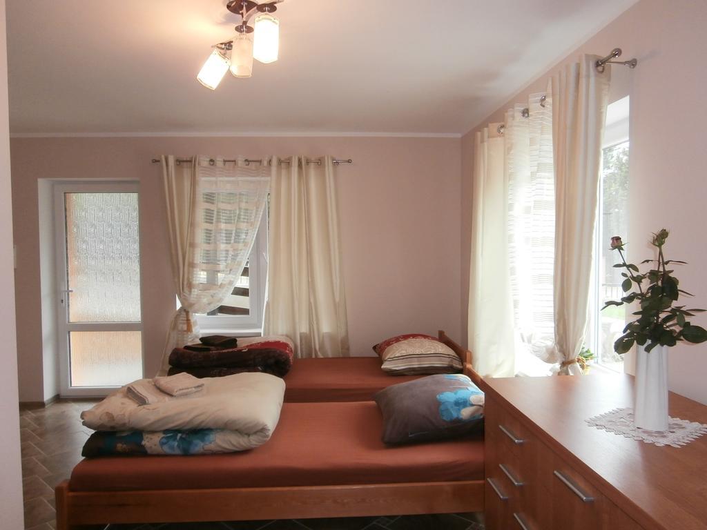 Pokoje Goscinne - Noclegi Charzykowy Exterior foto