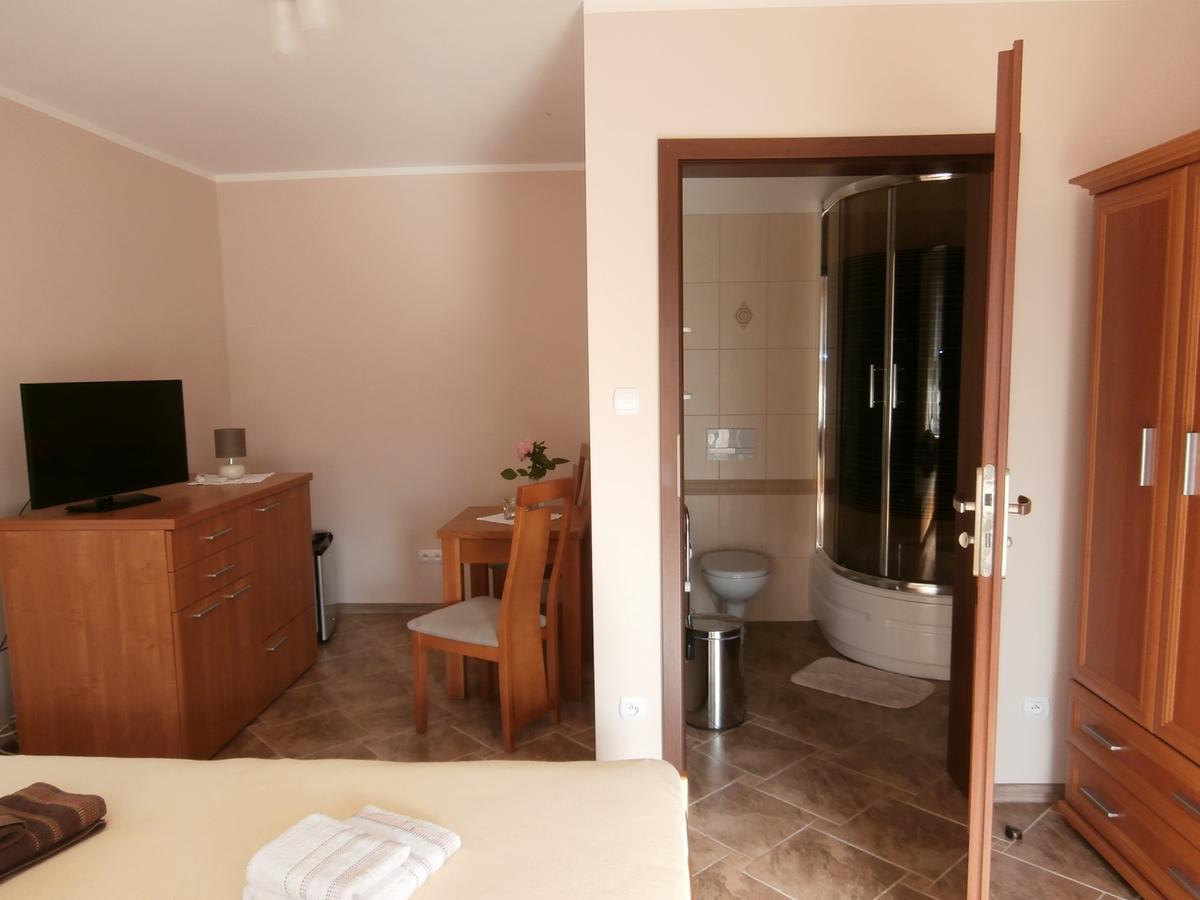 Pokoje Goscinne - Noclegi Charzykowy Exterior foto