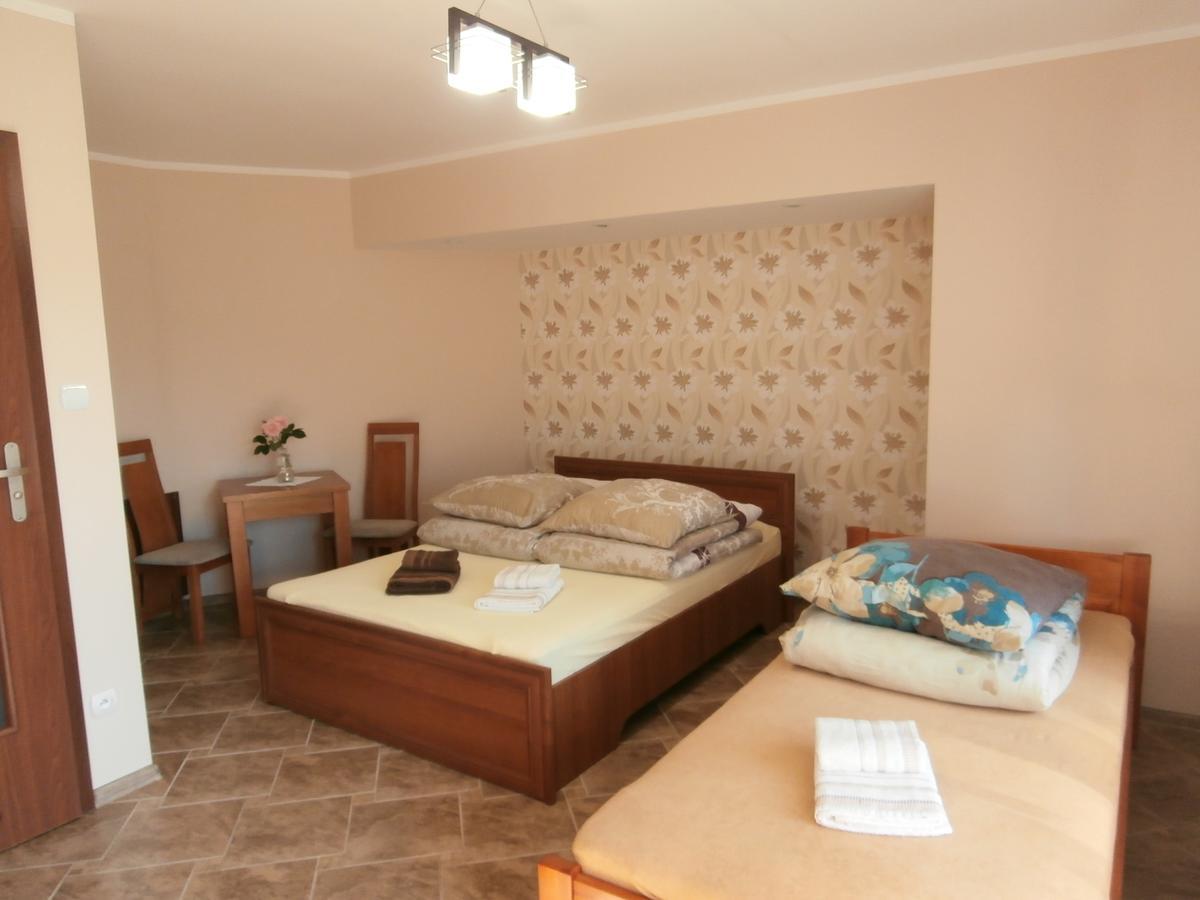 Pokoje Goscinne - Noclegi Charzykowy Exterior foto